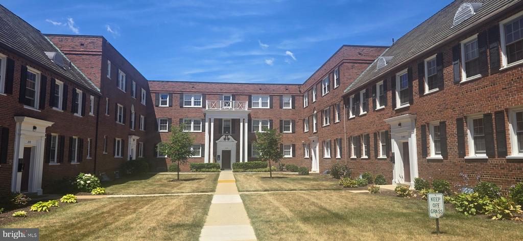 2107 FORT DAVIS STREET SE Unit: 202