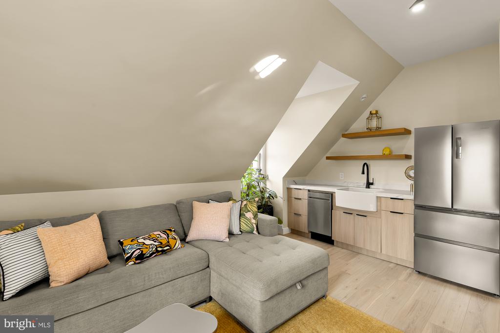 1000-1010 BUTTERNUT STREET NW Unit: PH