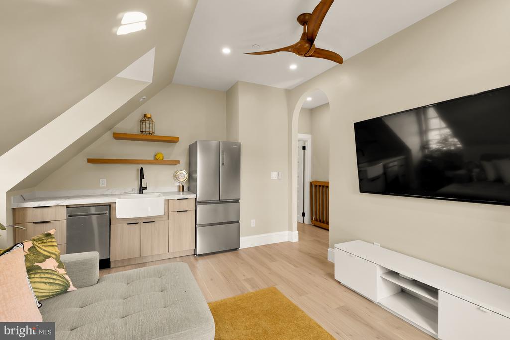 1000-1010 BUTTERNUT STREET NW Unit: PH