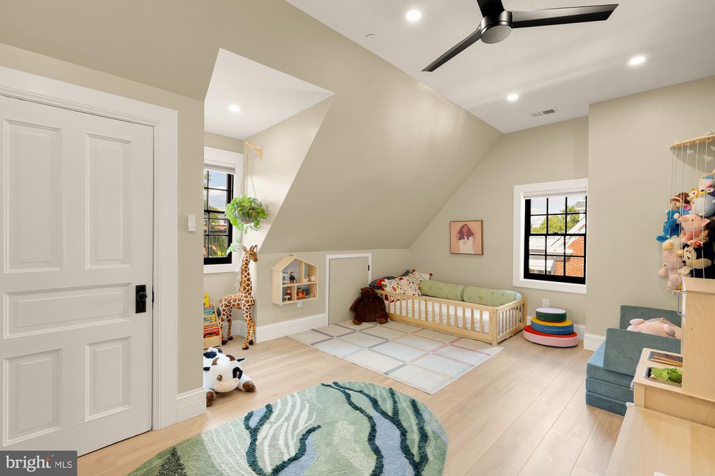 1000-1010 BUTTERNUT STREET NW Unit: PH