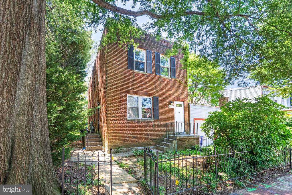 609 INDEPENDENCE AVENUE SE