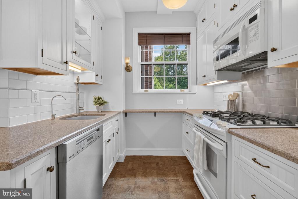 3041 SEDGWICK STREET NW Unit: 201-D