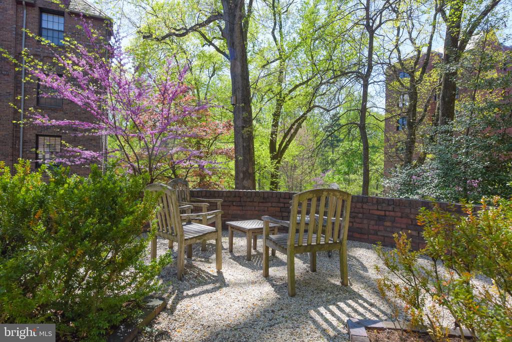 3041 SEDGWICK STREET NW Unit: 201-D