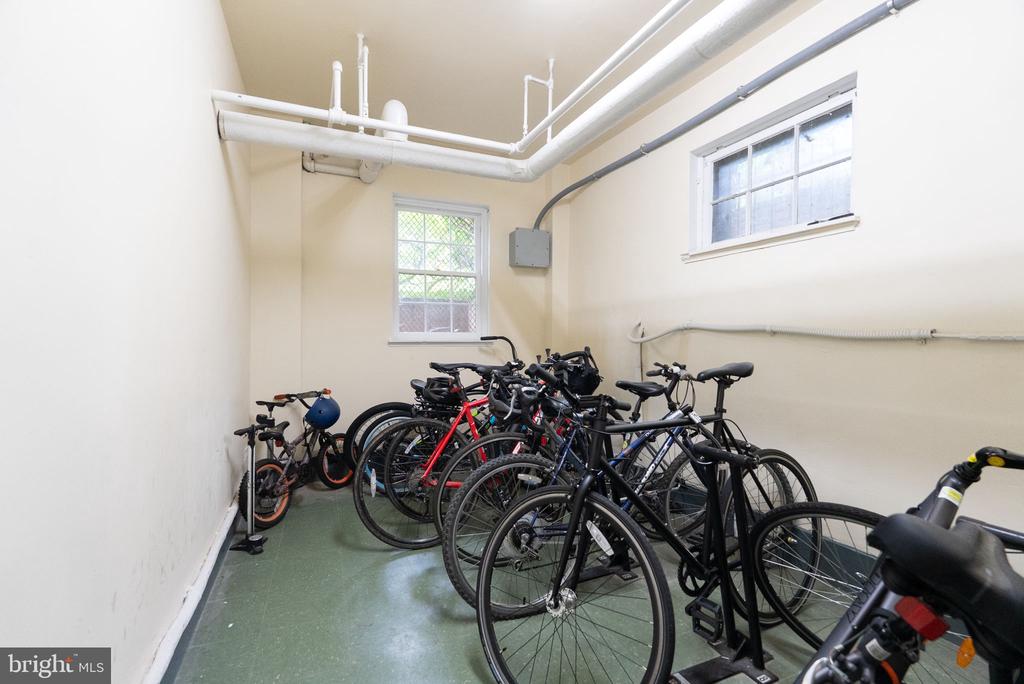 3041 SEDGWICK STREET NW Unit: 201-D