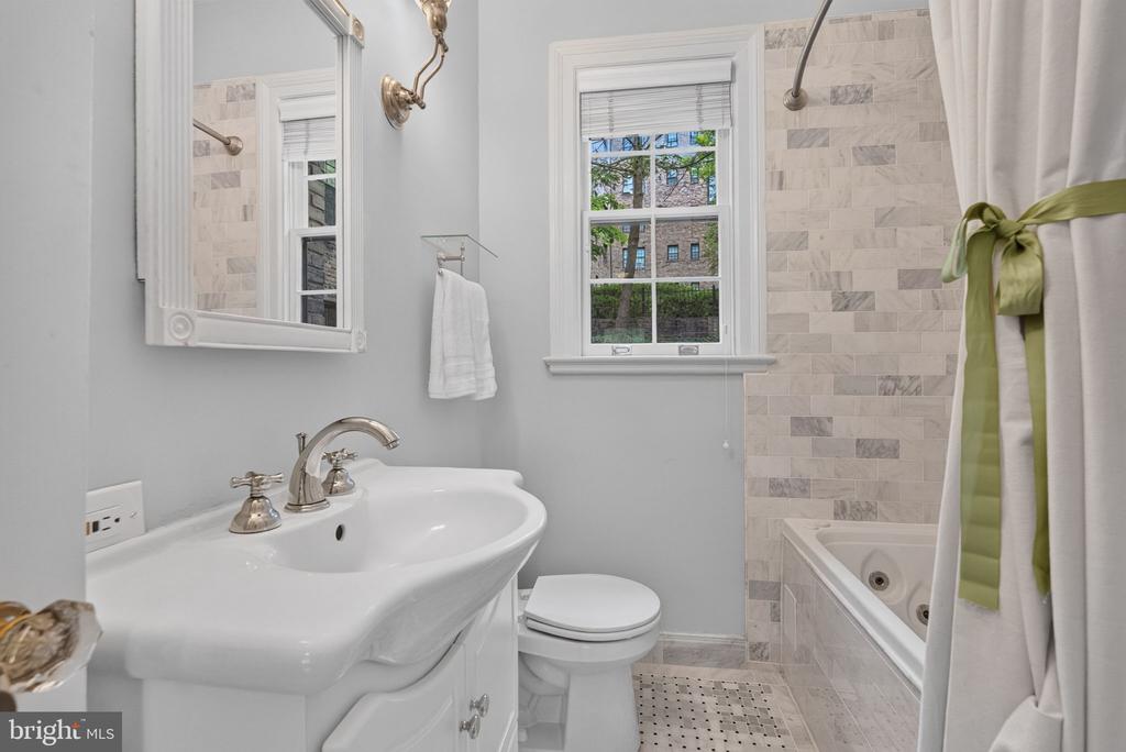 3041 SEDGWICK STREET NW Unit: 201-D
