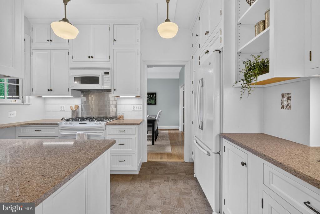 3041 SEDGWICK STREET NW Unit: 201-D