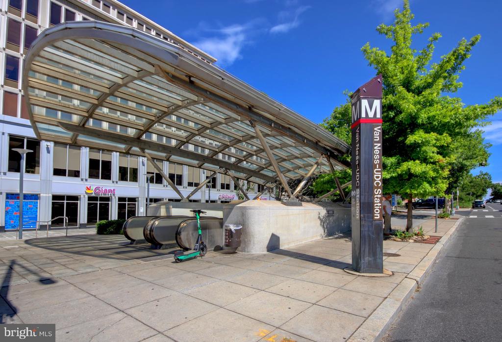3041 SEDGWICK STREET NW Unit: 201-D