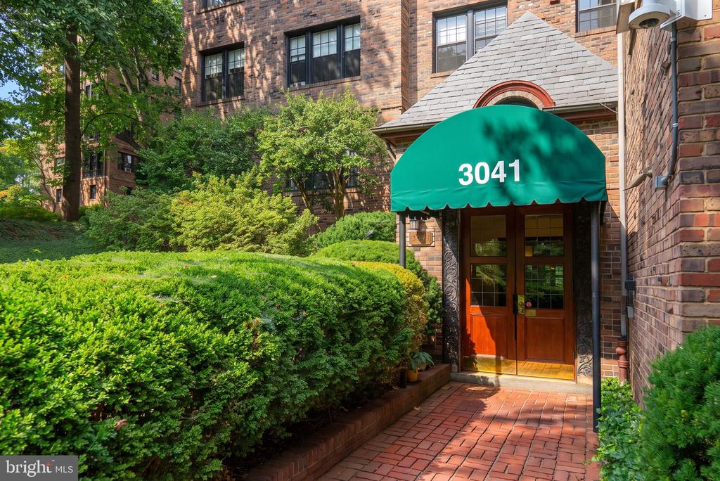 3041 SEDGWICK STREET NW Unit: 201-D