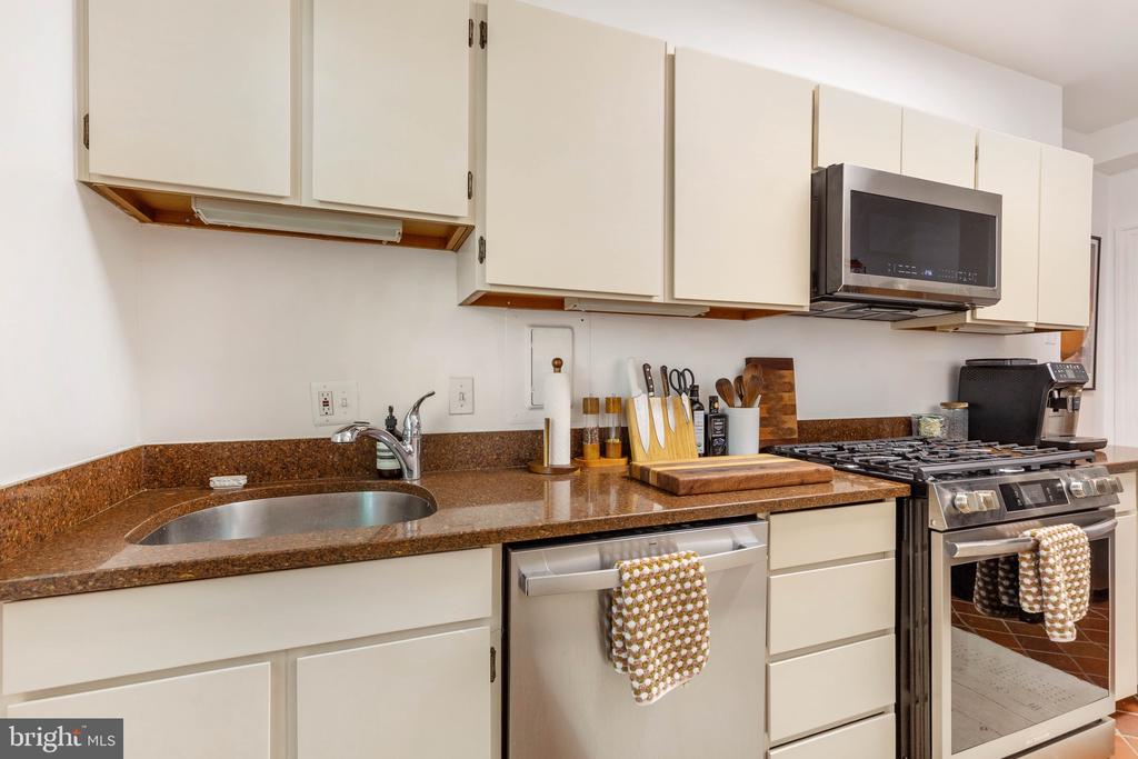 3100 CONNECTICUT AVENUE NW Unit: 230