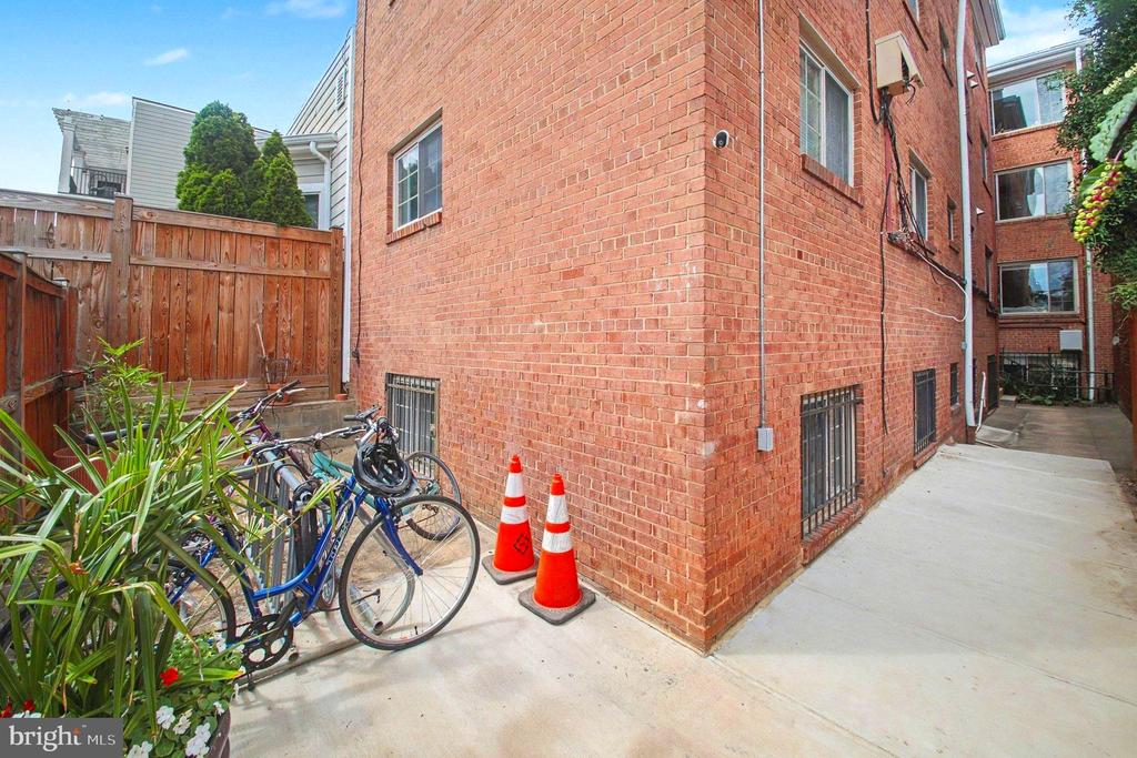 718 PARK ROAD NW Unit: 2