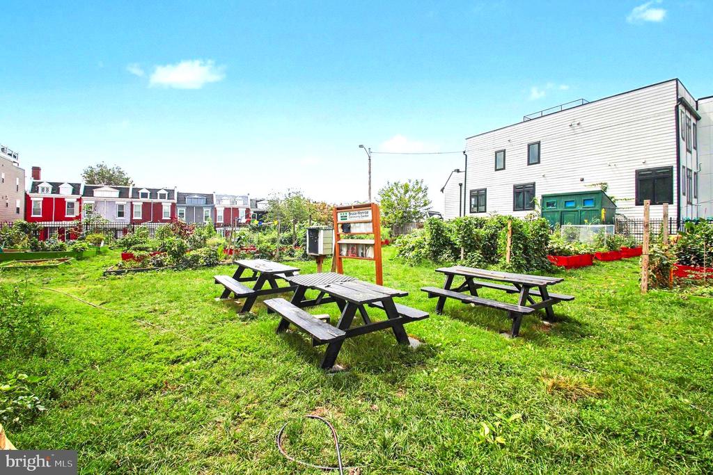 718 PARK ROAD NW Unit: 2