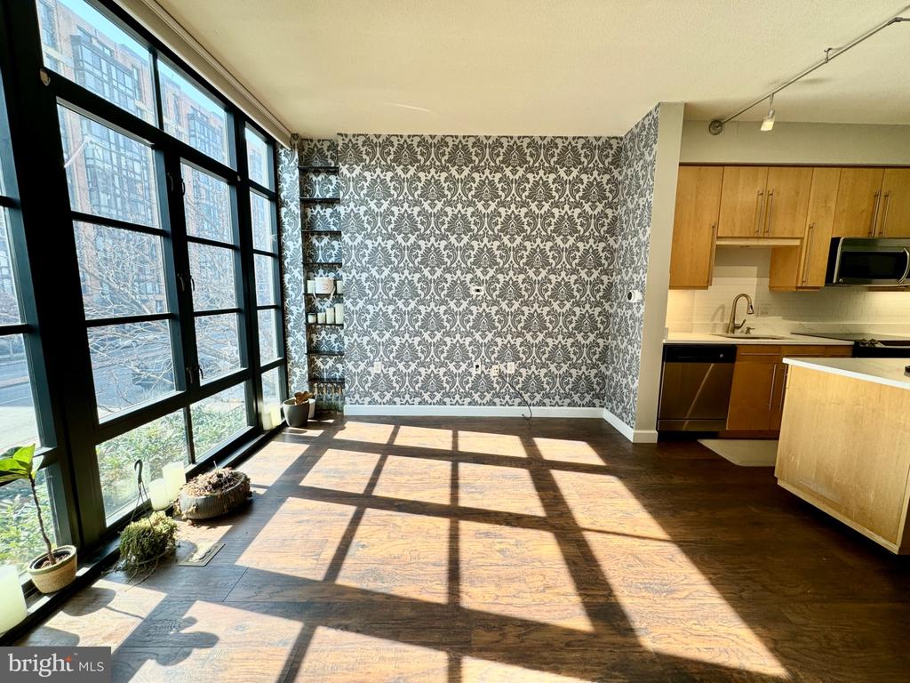 437 NEW YORK AVENUE NW Unit: 204