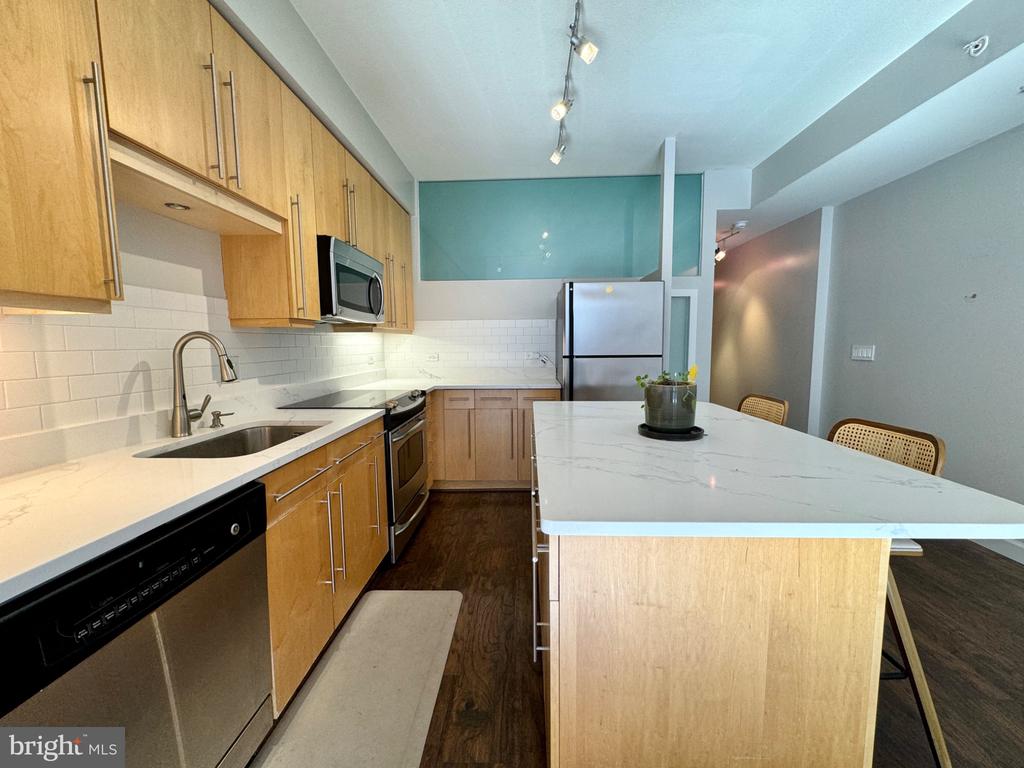 437 NEW YORK AVENUE NW Unit: 204