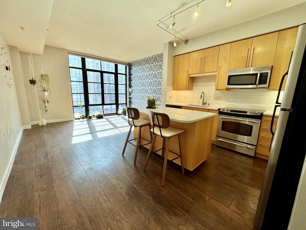437 NEW YORK AVENUE NW Unit: 204