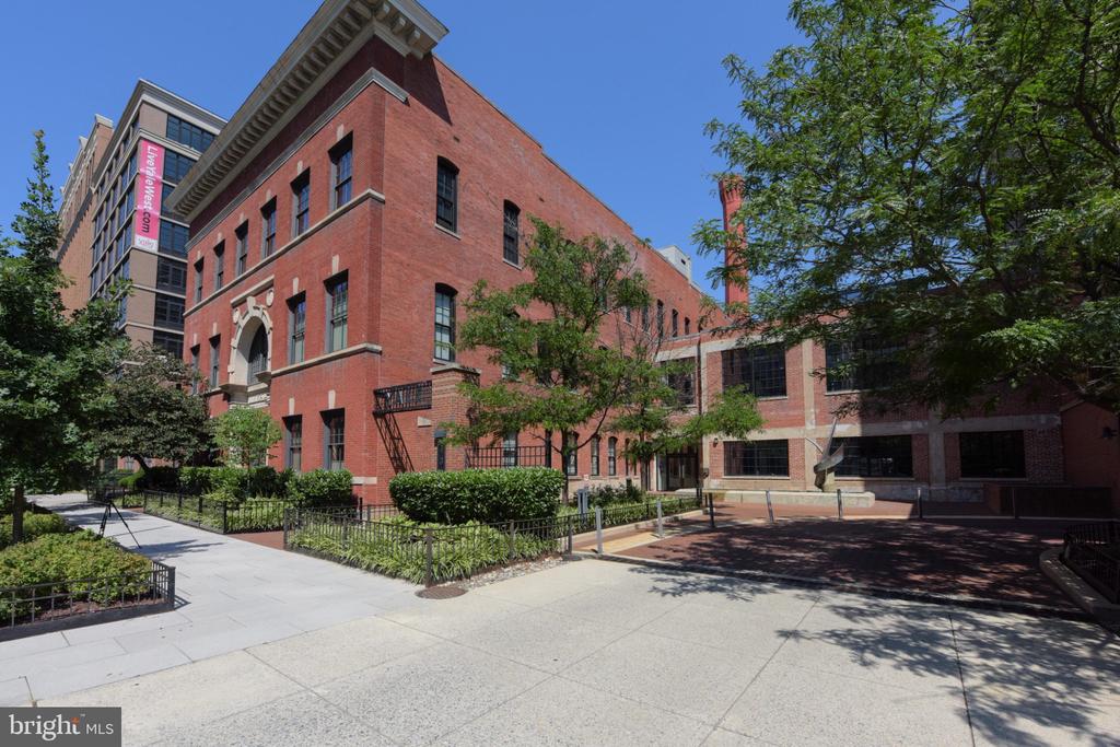437 NEW YORK AVENUE NW Unit: 204