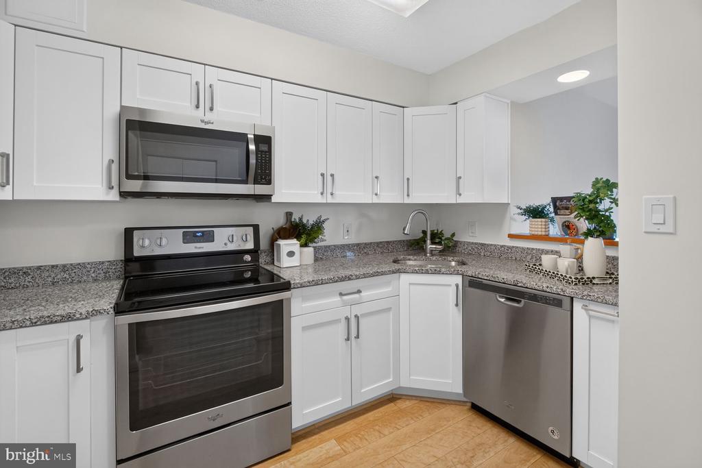 2111 NW WISCONSIN AVENUE NW Unit: 301