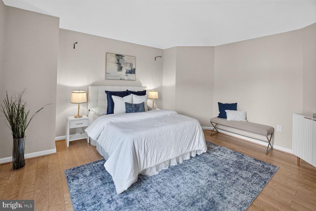2111 NW WISCONSIN AVENUE NW Unit: 301