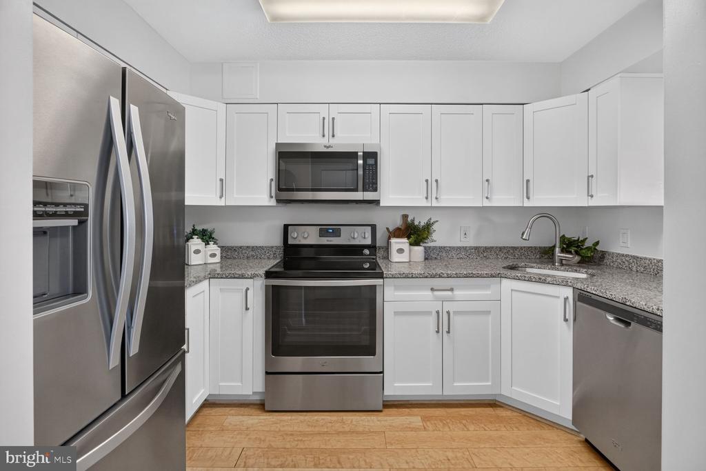 2111 NW WISCONSIN AVENUE NW Unit: 301