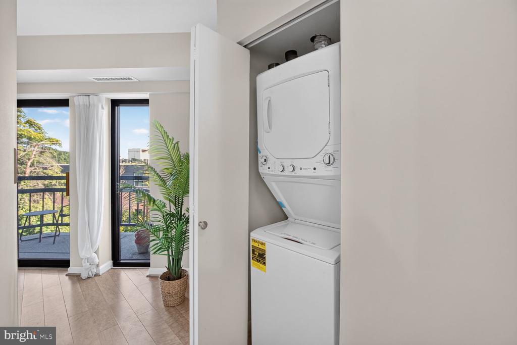 2111 NW WISCONSIN AVENUE NW Unit: 301