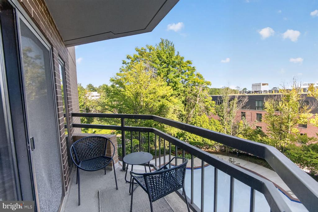 2111 NW WISCONSIN AVENUE NW Unit: 301