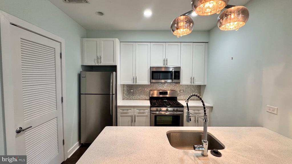 401 15TH STREET SE Unit: 203