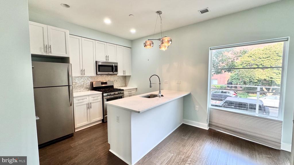 401 15TH STREET SE Unit: 203