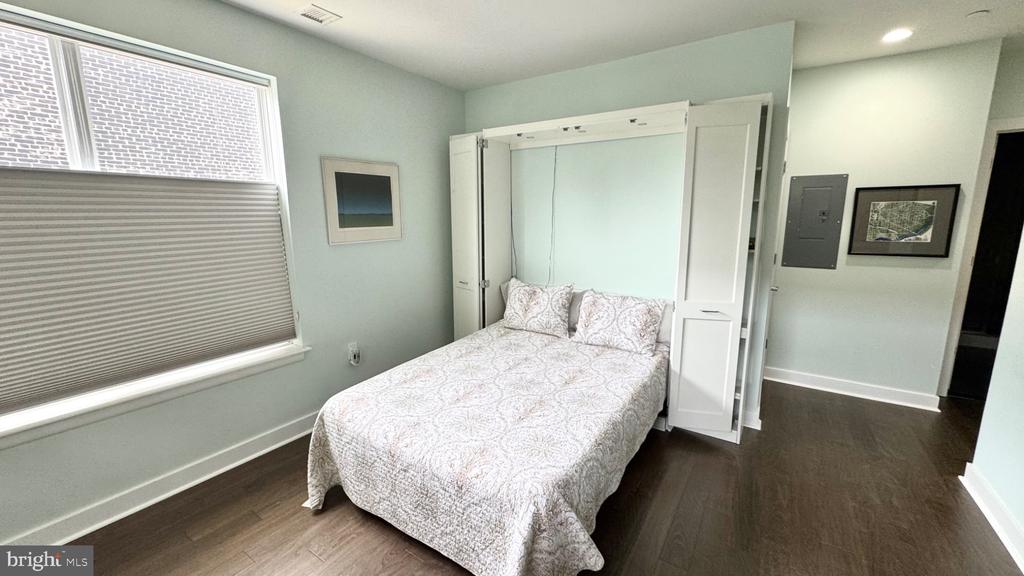 401 15TH STREET SE Unit: 203