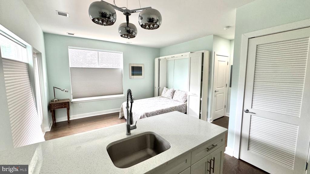 401 15TH STREET SE Unit: 203