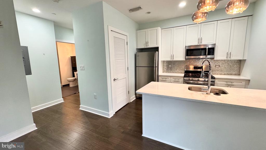401 15TH STREET SE Unit: 203