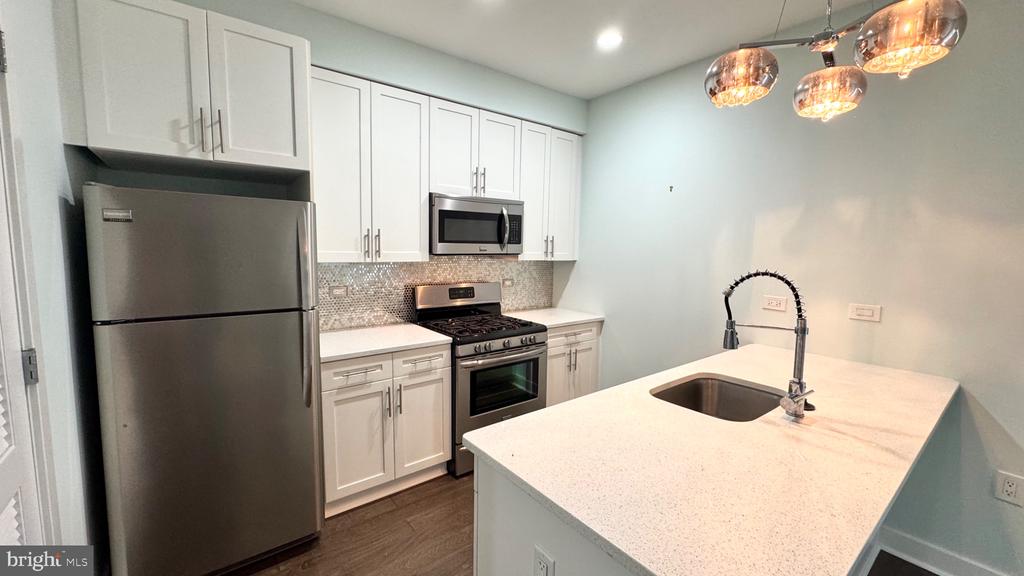 401 15TH STREET SE Unit: 203