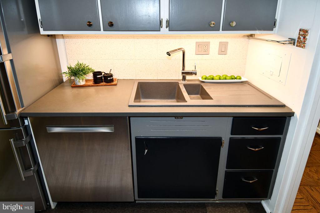 4101 CATHEDRAL AVENUE NW Unit: 107