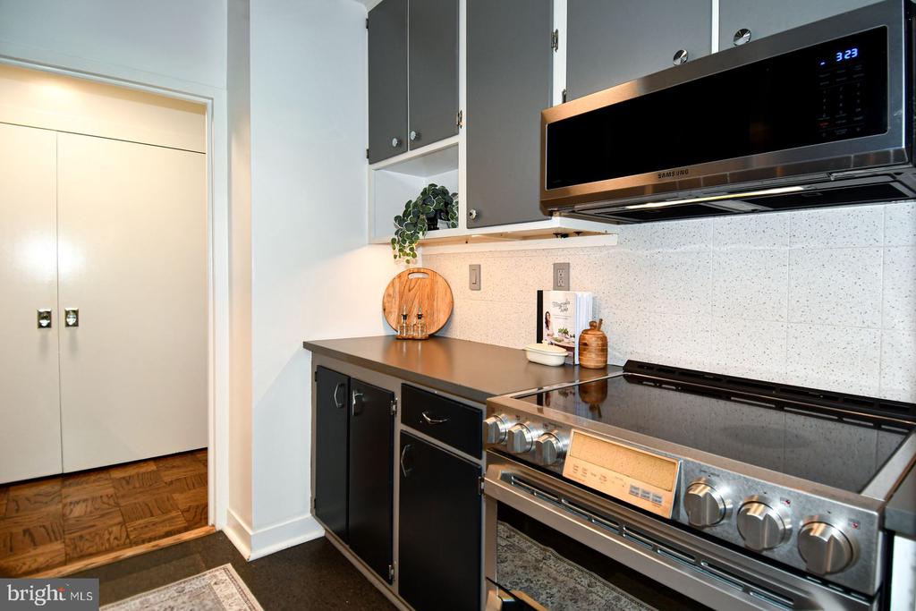 4101 CATHEDRAL AVENUE NW Unit: 107