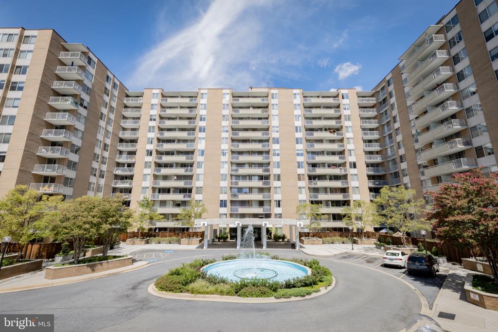 3001 VEAZEY TERRACE NW Unit: 1013