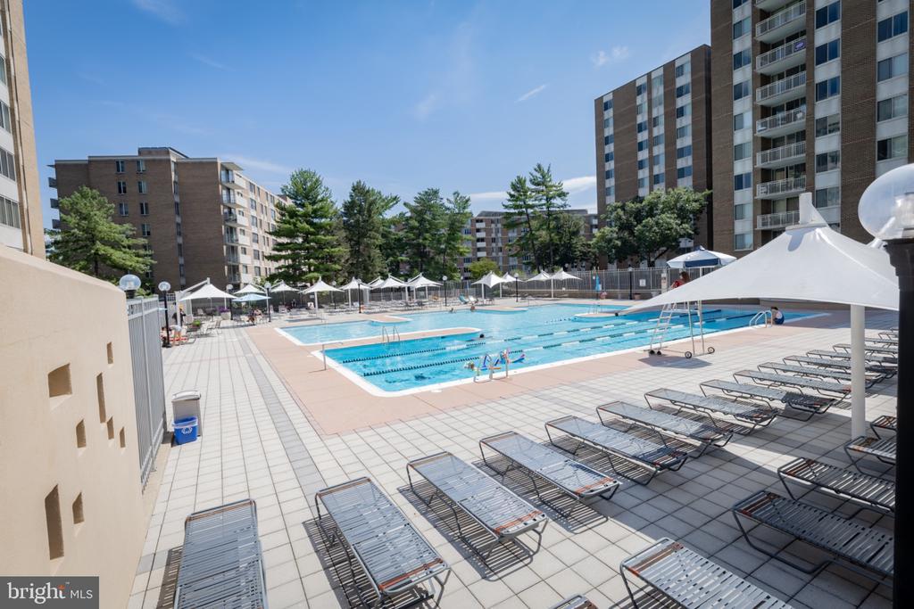 3001 VEAZEY TERRACE NW Unit: 1013