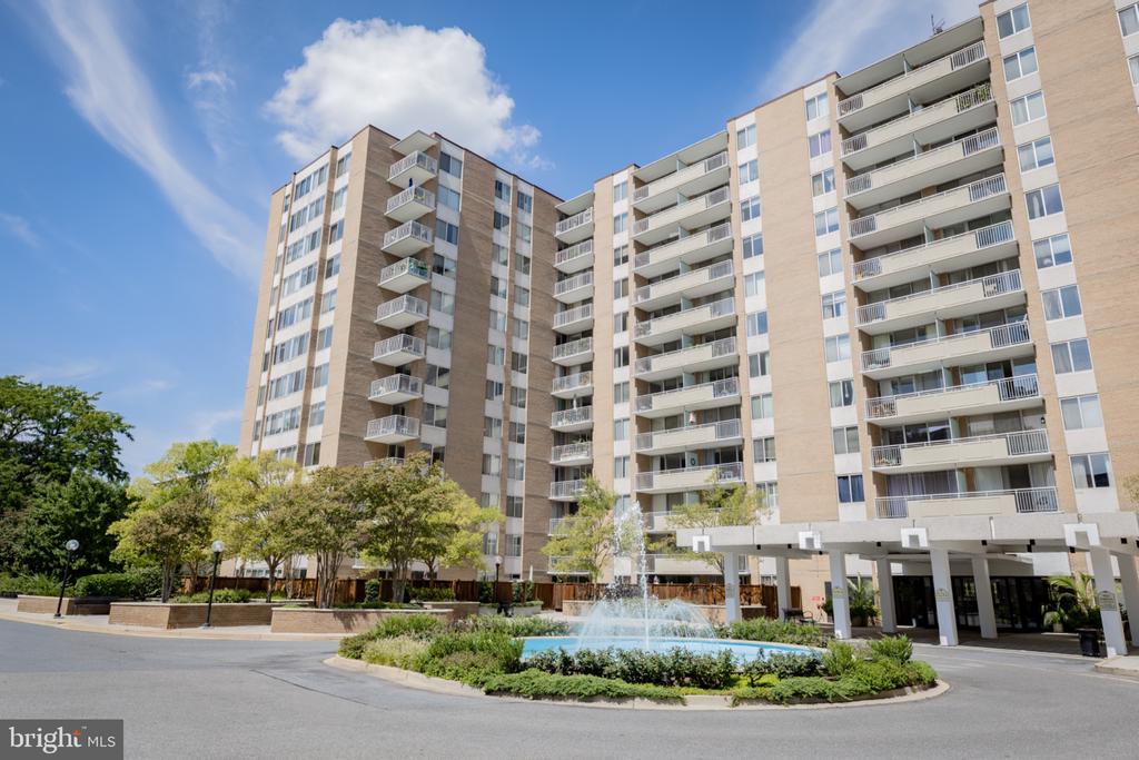 3001 VEAZEY TERRACE NW Unit: 1013
