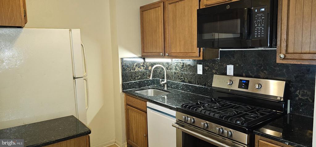 1920 NAYLOR ROAD SE Unit: 201