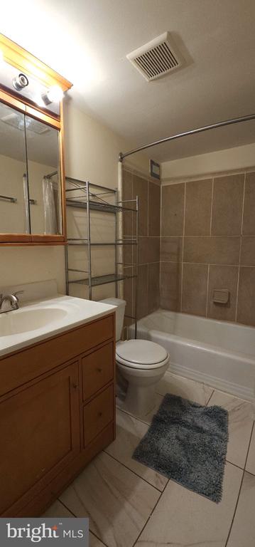 1920 NAYLOR ROAD SE Unit: 201