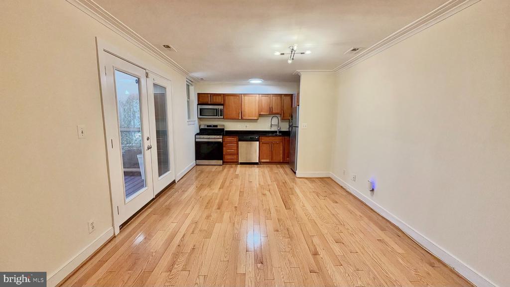 14 S ST NE Unit: 204