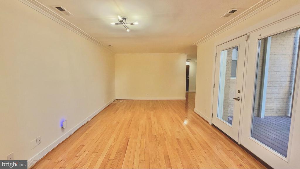 14 S ST NE Unit: 204