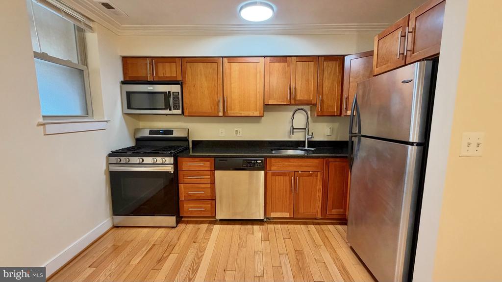 14 S ST NE Unit: 204