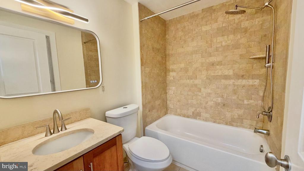 14 S ST NE Unit: 204