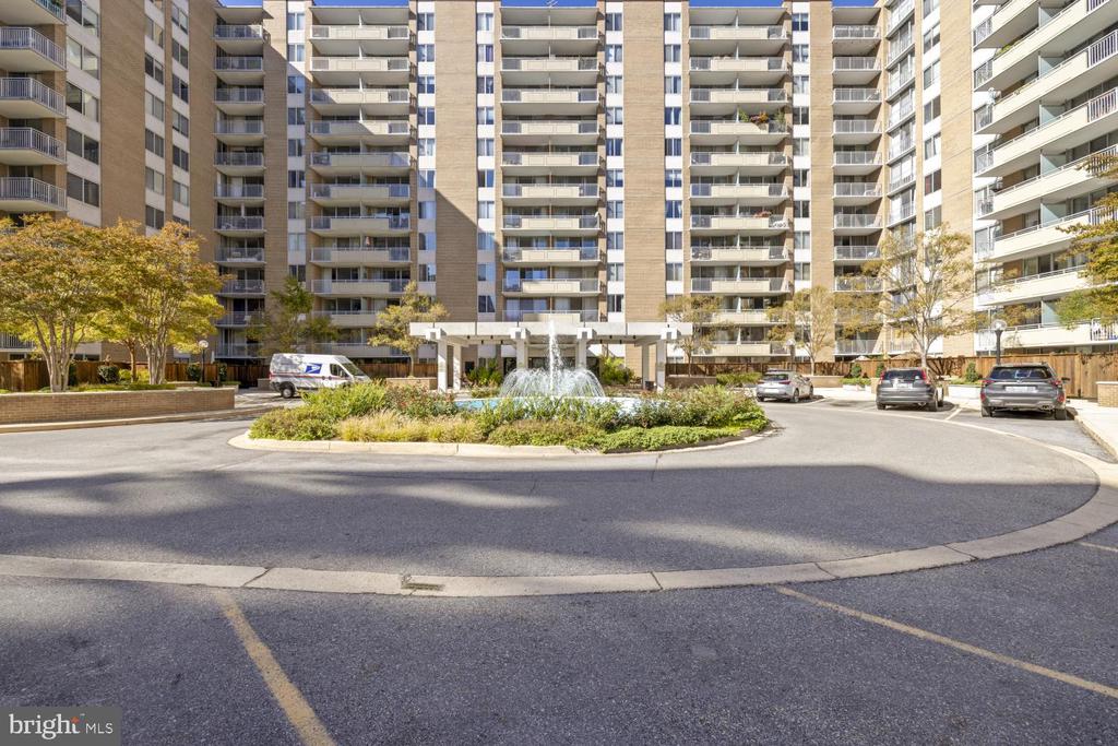 3001 VEAZEY TERRACE NW Unit: 426