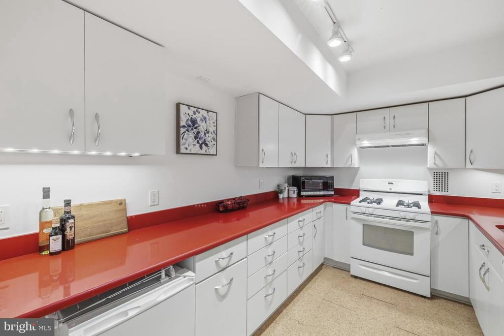 3001 VEAZEY TERRACE NW Unit: 426