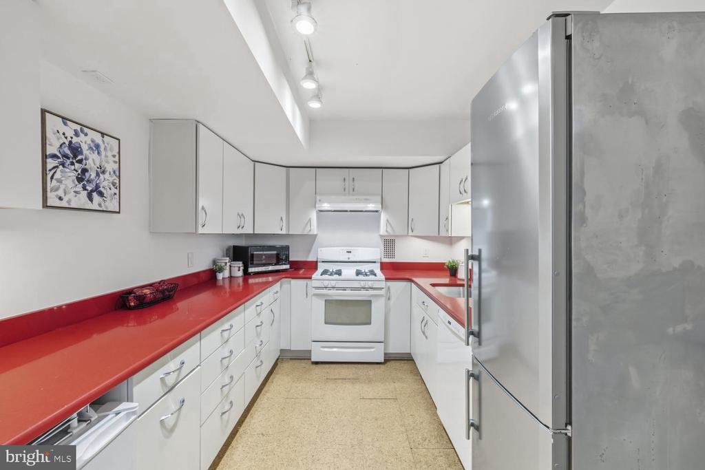3001 VEAZEY TERRACE NW Unit: 426