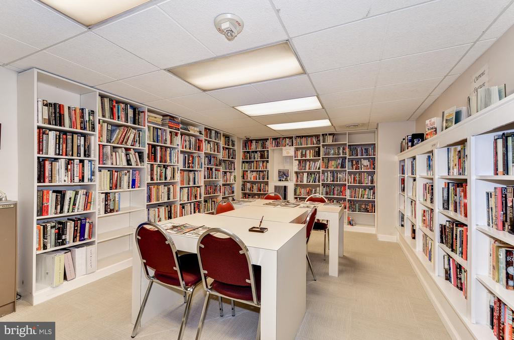 3001 VEAZEY TERRACE NW Unit: 426