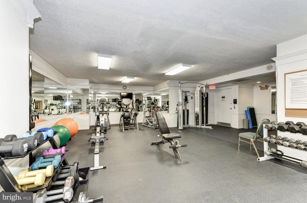 3001 VEAZEY TERRACE NW Unit: 426