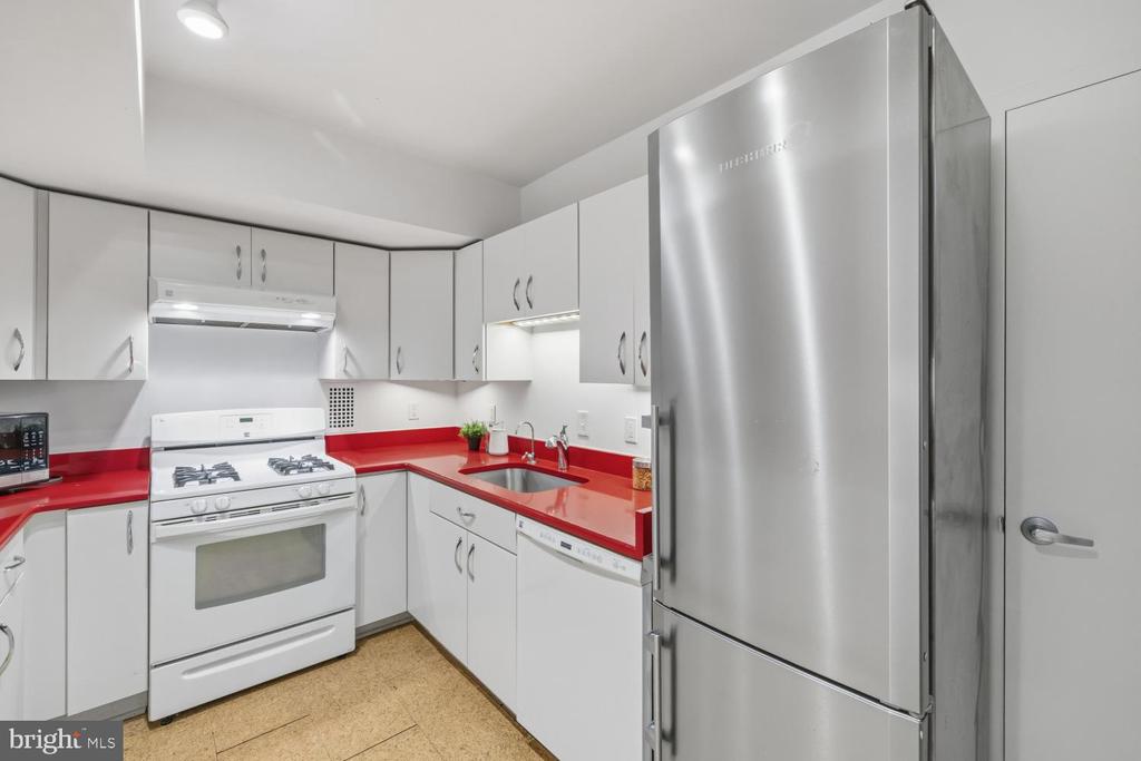 3001 VEAZEY TERRACE NW Unit: 426