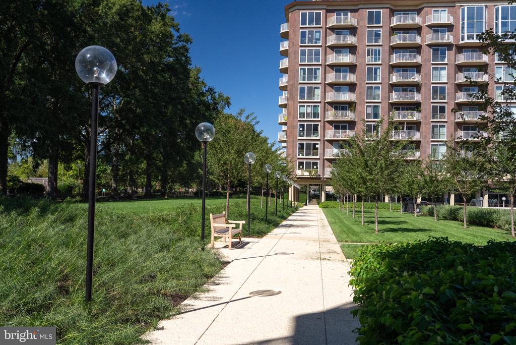 520 N STREET SW Unit: S-430 & S-429