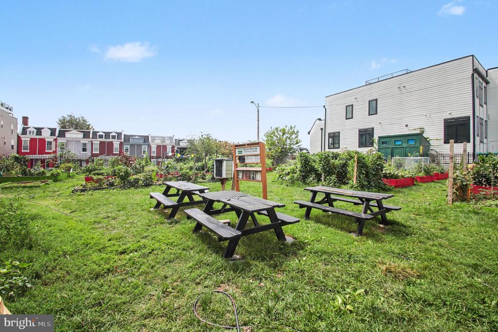 718 PARK ROAD NW Unit: 2
