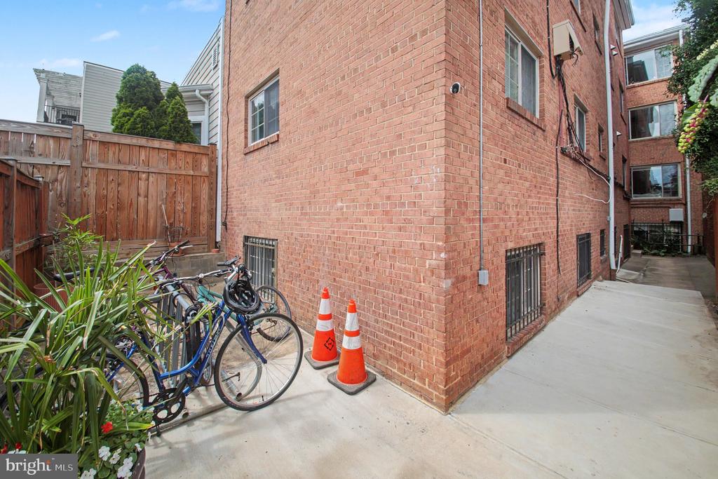 718 PARK ROAD NW Unit: 2